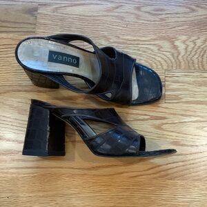 Brown leather sandals by Vanessa Noel of Nantucket, size 6